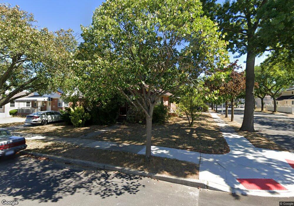 7841 264th St, Glen Oaks, NY 11004 - photo 1