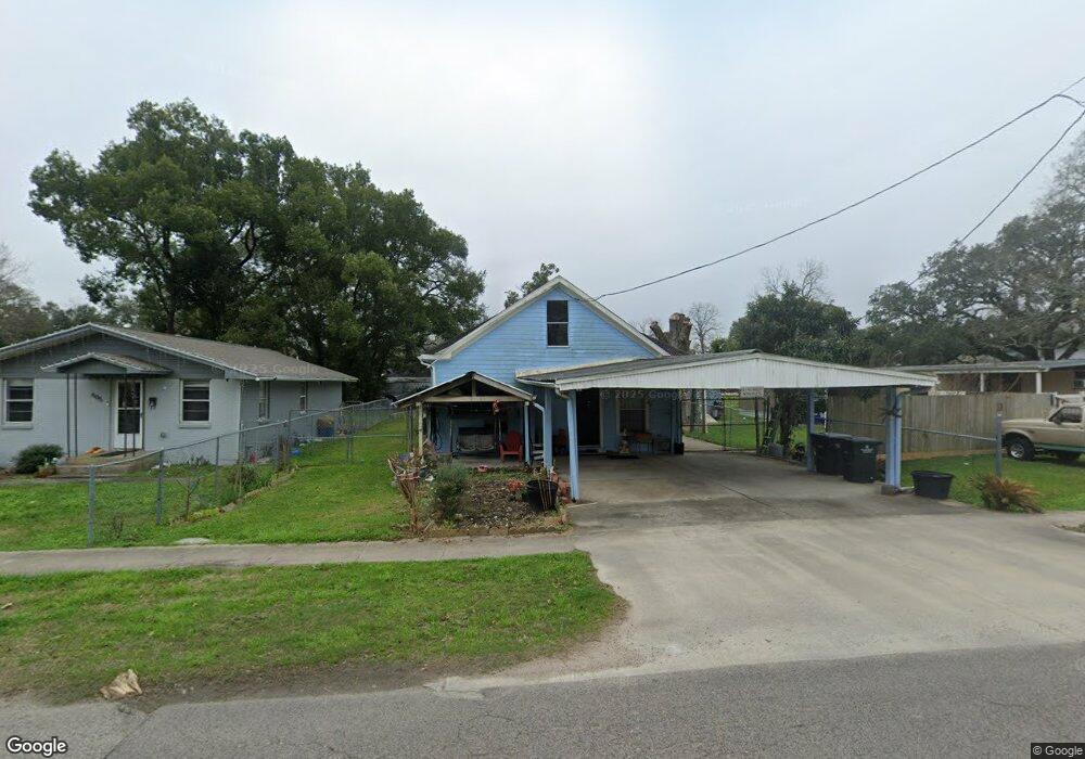611 W Willis St, Alvin, TX 77511 - photo 1