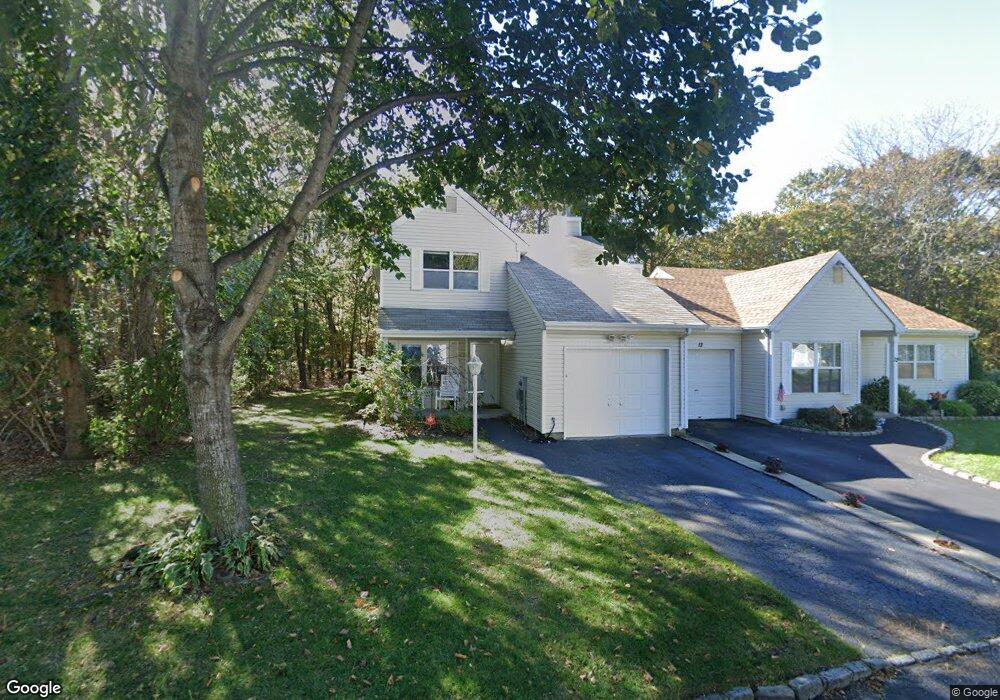 10 Lindsey Ct, Holtsville, NY 11742 - photo 1