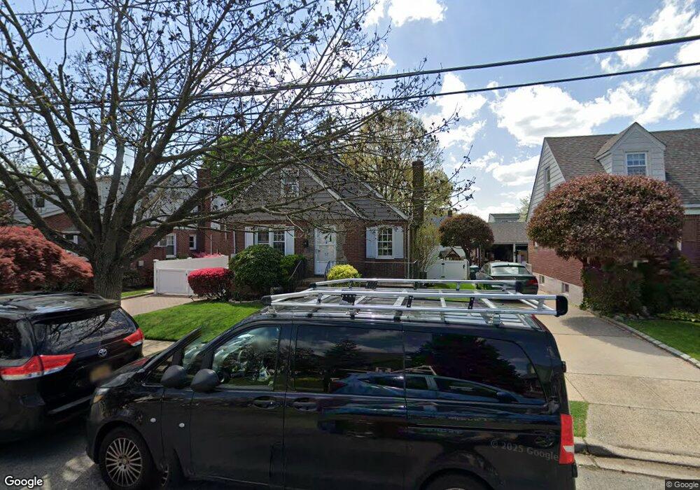 67 Lincoln Ave, New Hyde Park, NY 11040 - photo 1