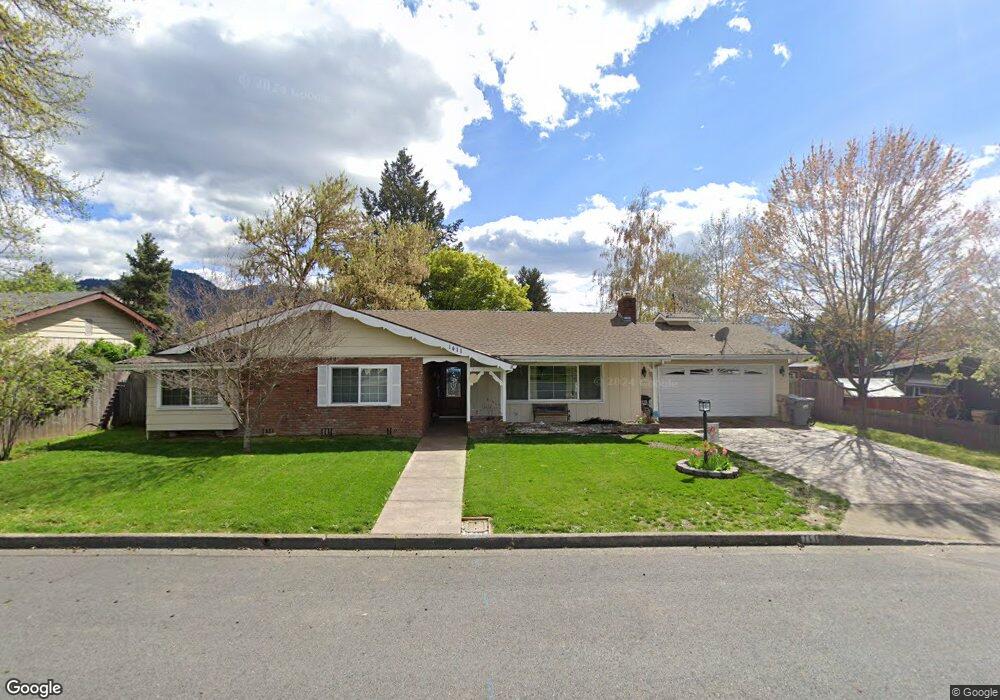 1411 NE Sommer Dr, Grants Pass, OR 97526 - photo 1