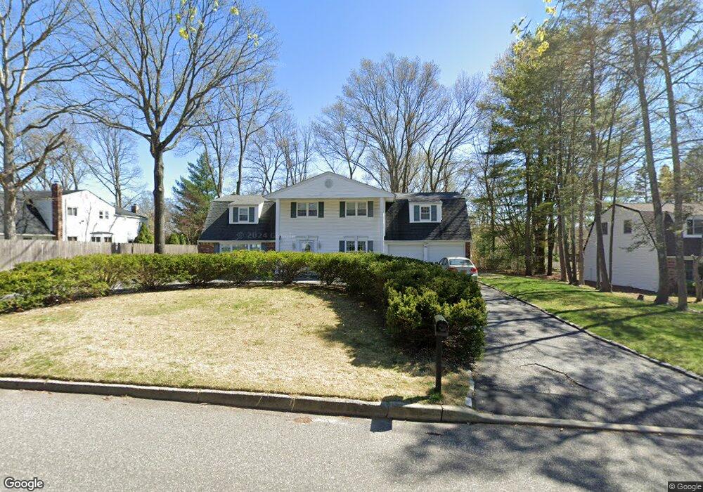 70 Wichard Blvd, ComMacK, NY 11725 - photo 1