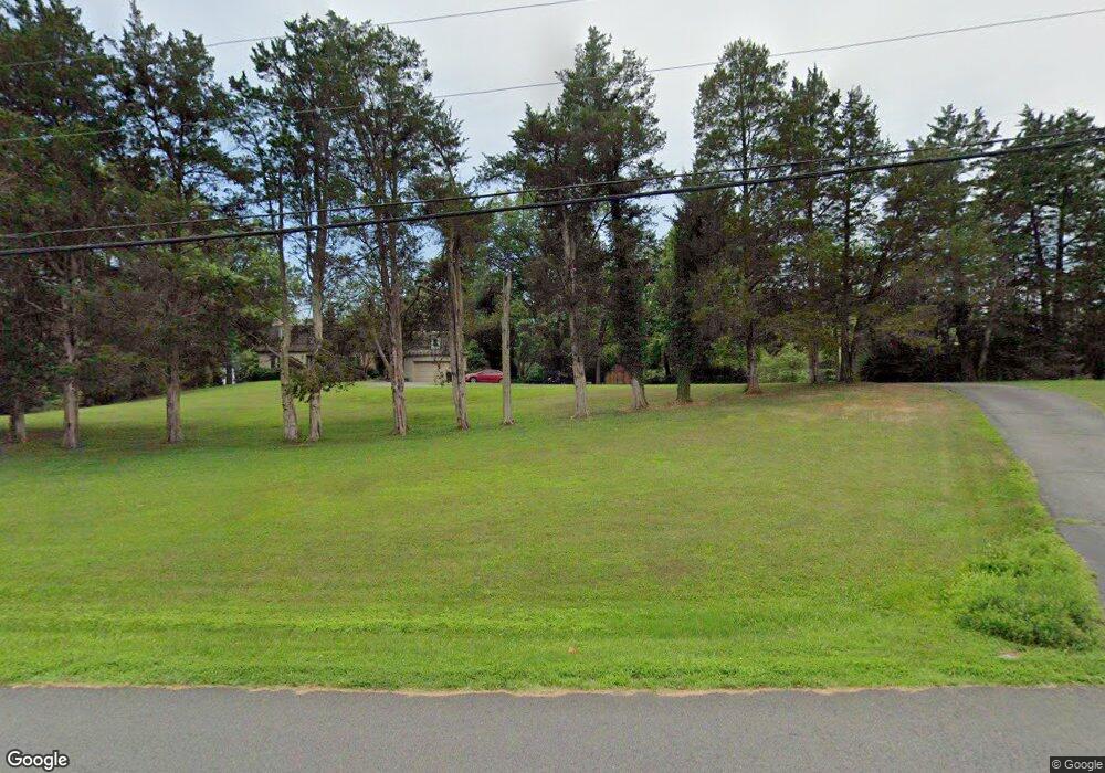 8115 Hillcrest Dr, Manassas, VA 20111 - photo 1