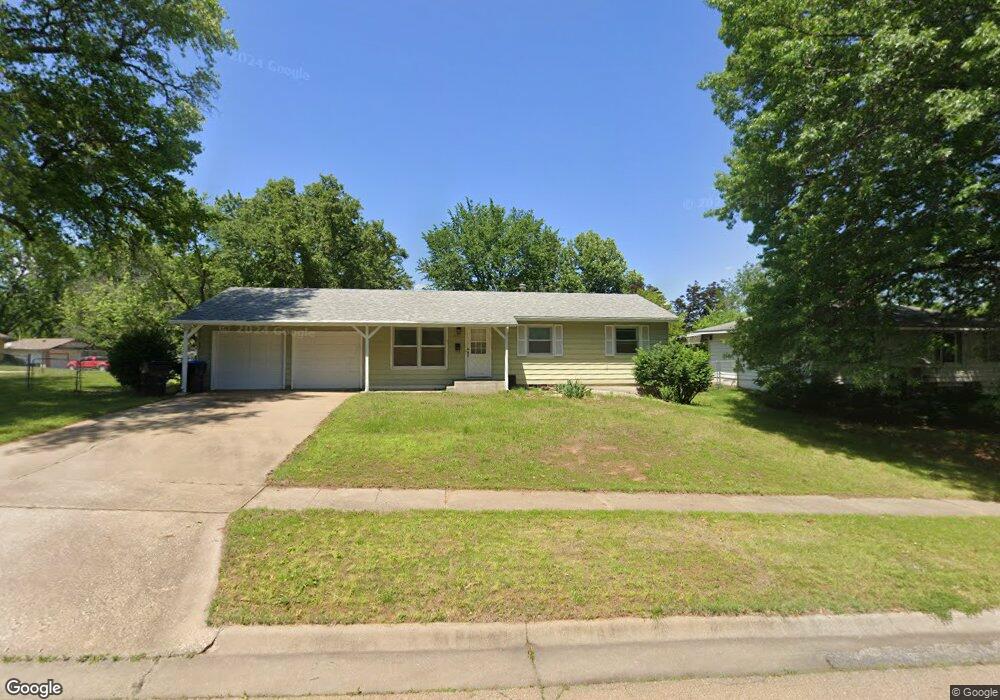 3220 SW 32nd St, Topeka, KS 66614 - photo 1