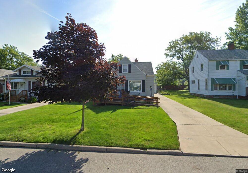 1515 E 221st St, Euclid, OH 44117 - photo 1