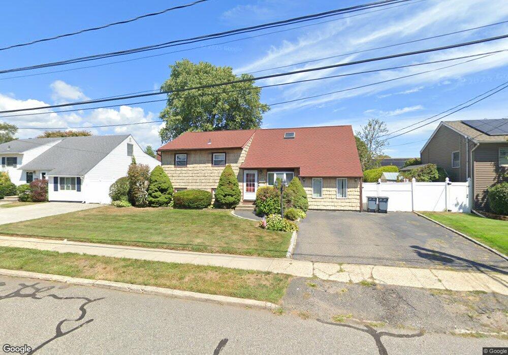 1021 N Monroe Ave, Lindenhurst, NY 11757 - photo 1