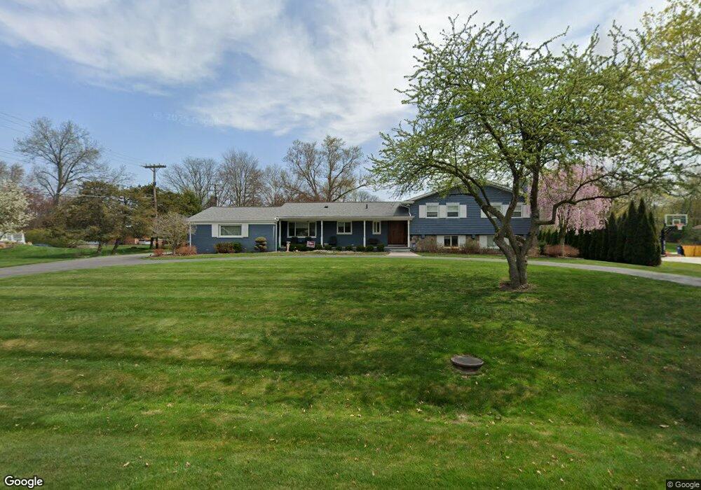 3065 Kernway Dr, Bloomfield Hills, MI 48304 - photo 1