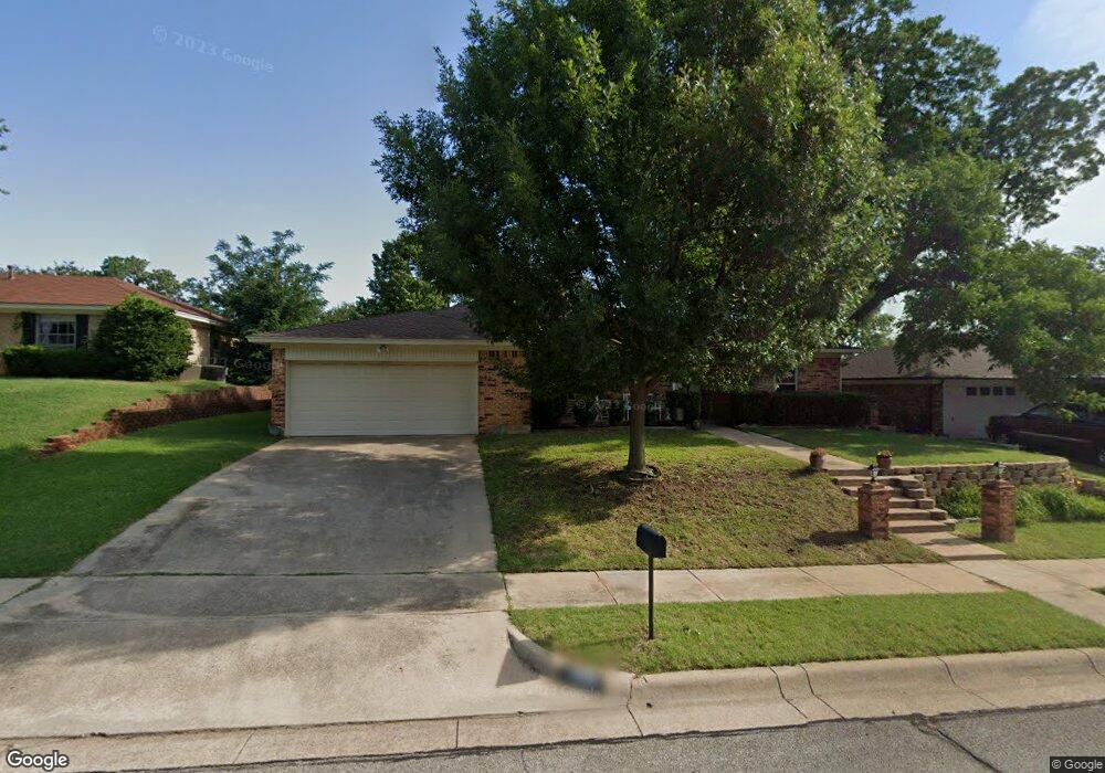 1625 Vicksburg Dr, Bedford, TX 76022 - photo 1