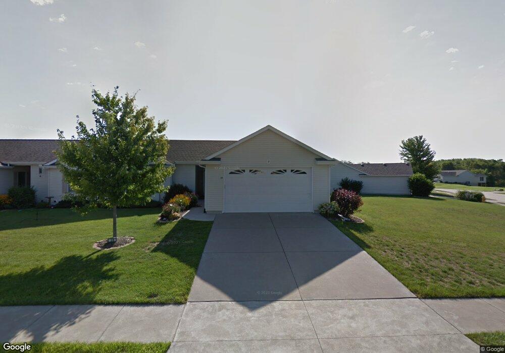 39 Madison Cir, Davenport, IA 52806 - photo 1