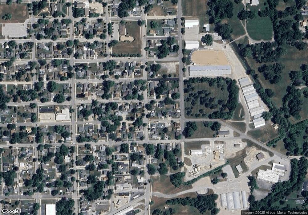 1102 S Cedar St, Auburn, IN 46706 - photo 1