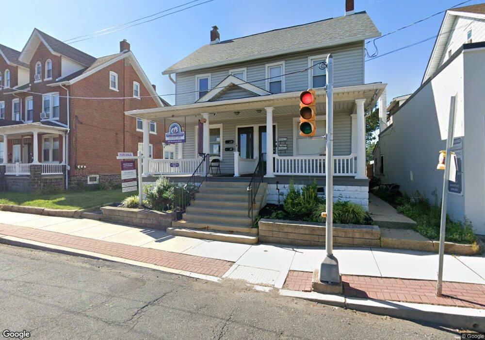 402 W Broad St, Quakertown, PA 18951 - photo 1