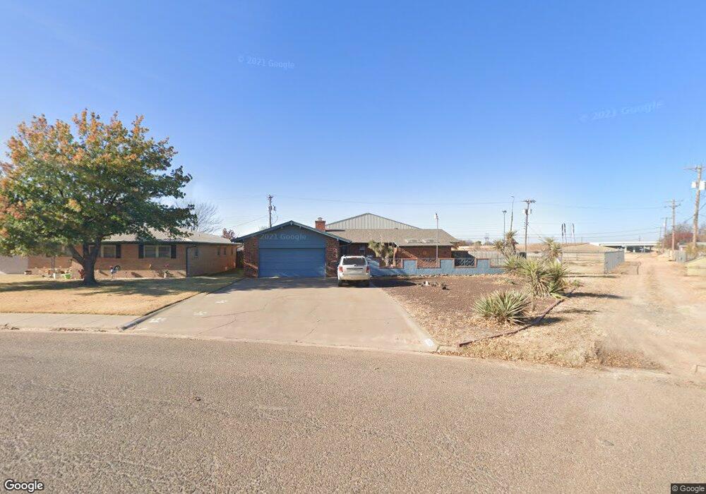 1907 Jefferson St, Plainview, TX 79072 - photo 1