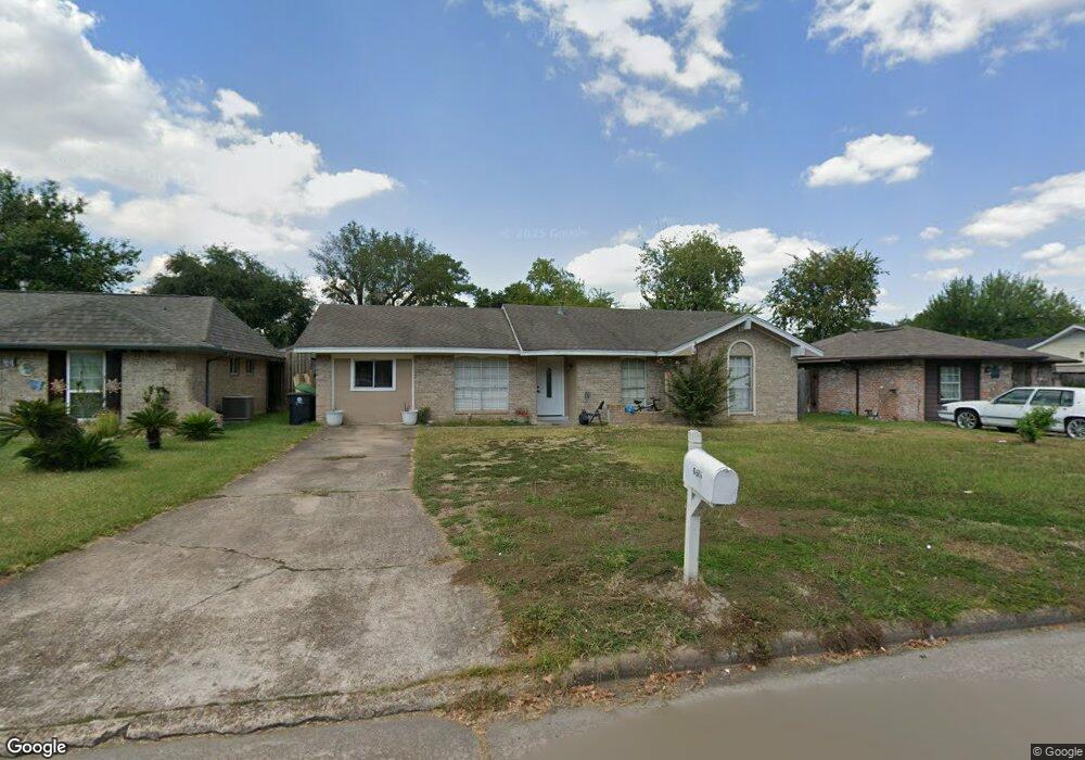 6326 Maple Hill Dr, Houston, TX 77088 - photo 1