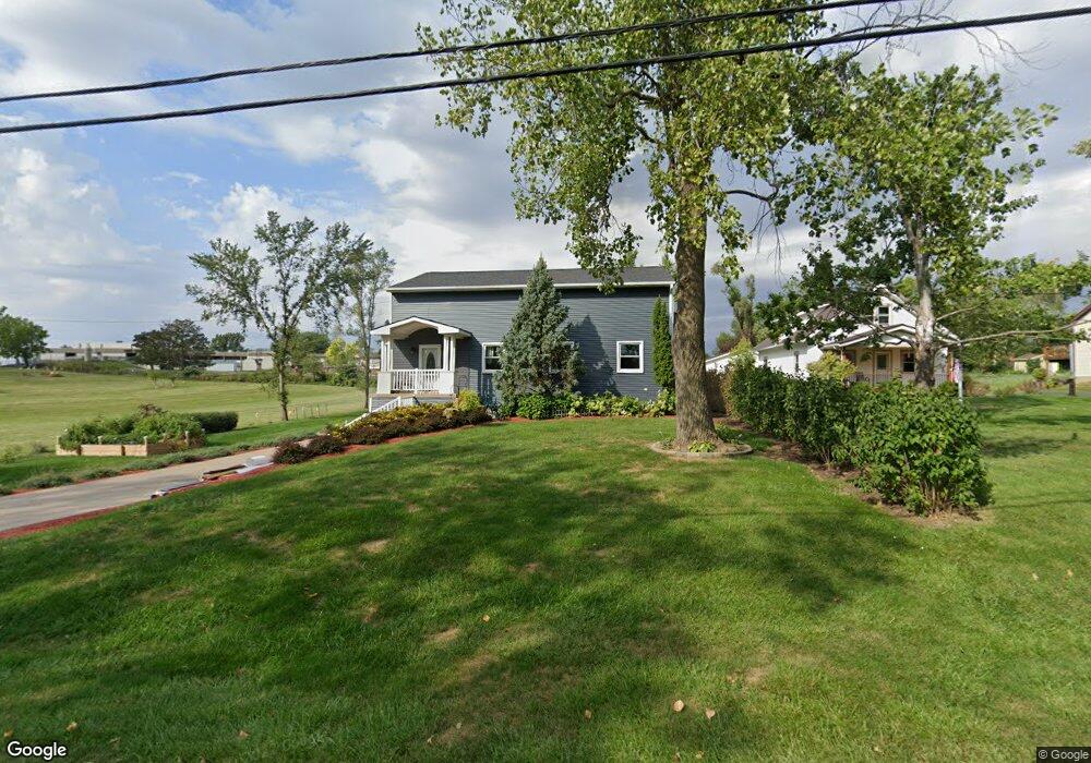 2420 27th St SW, Cedar Rapids, IA 52404 - photo 1