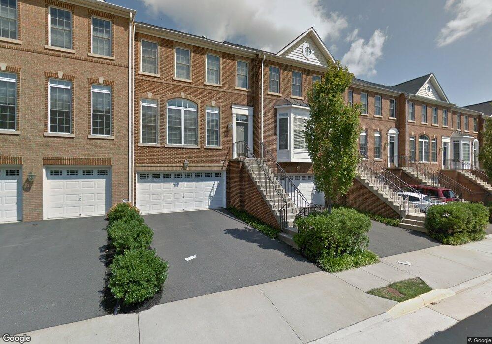 9976 Cyrandall Dr, Oakton, VA 22124 - photo 1