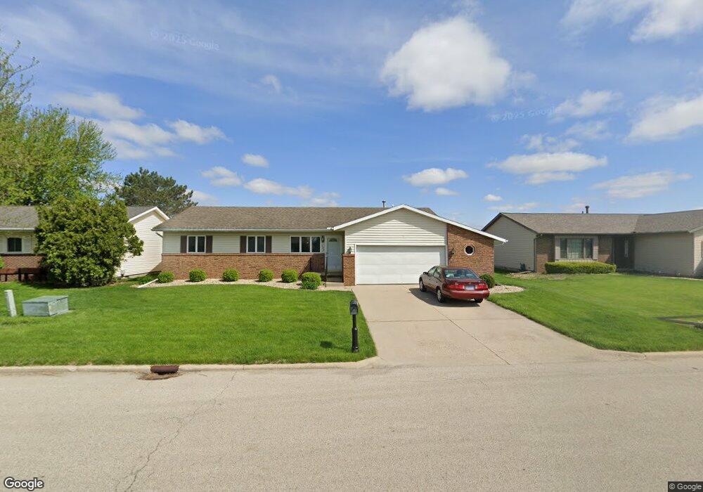 130 Lincolnwood Dr, Lincoln, IL 62656 - photo 1
