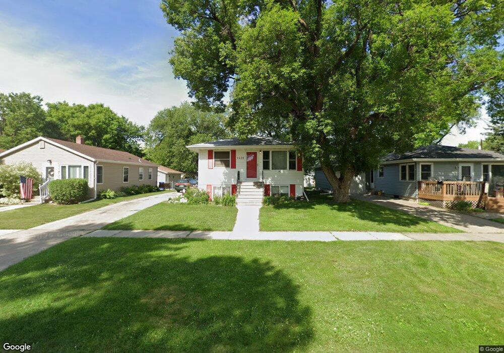 1431 15th St S, Fargo, ND 58103 - photo 1
