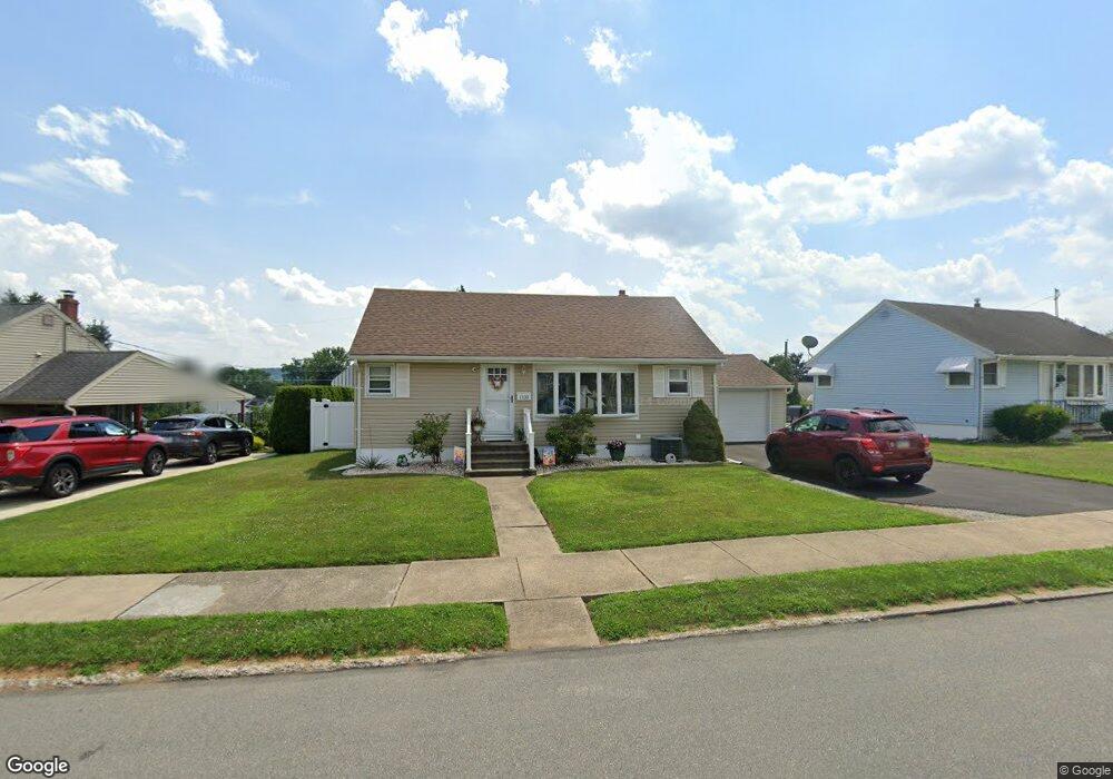 1533 Eastwood Dr, Bethlehem, PA 18018 - photo 1