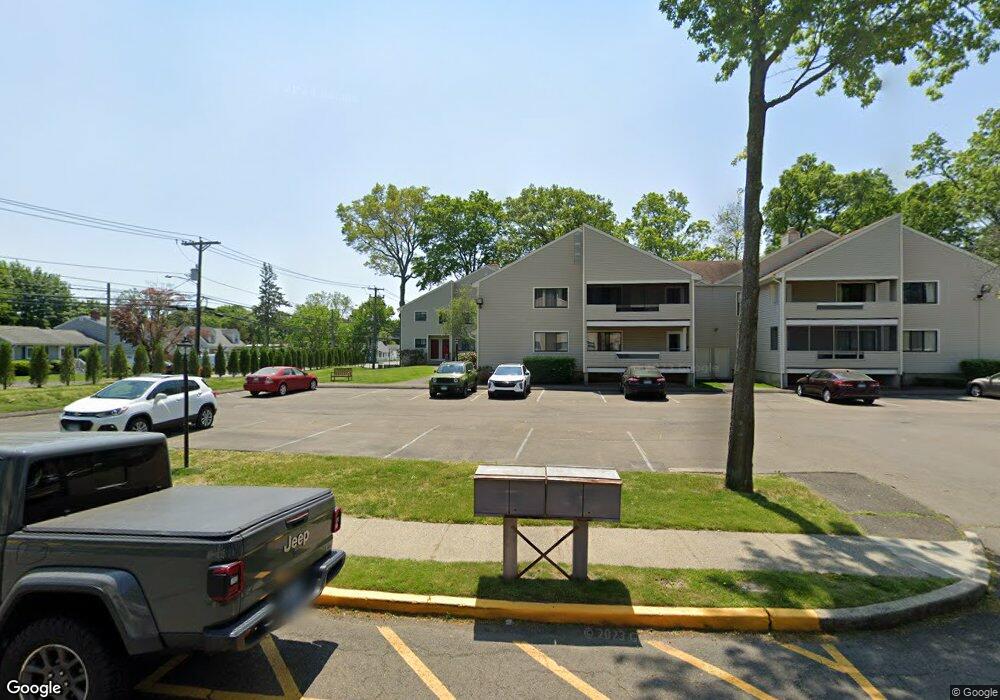 25 Lance Cir, Bridgeport, CT 06606 - photo 1