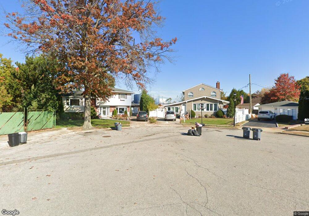 666 Ivy Ct E, Bethpage, NY 11714 - photo 1