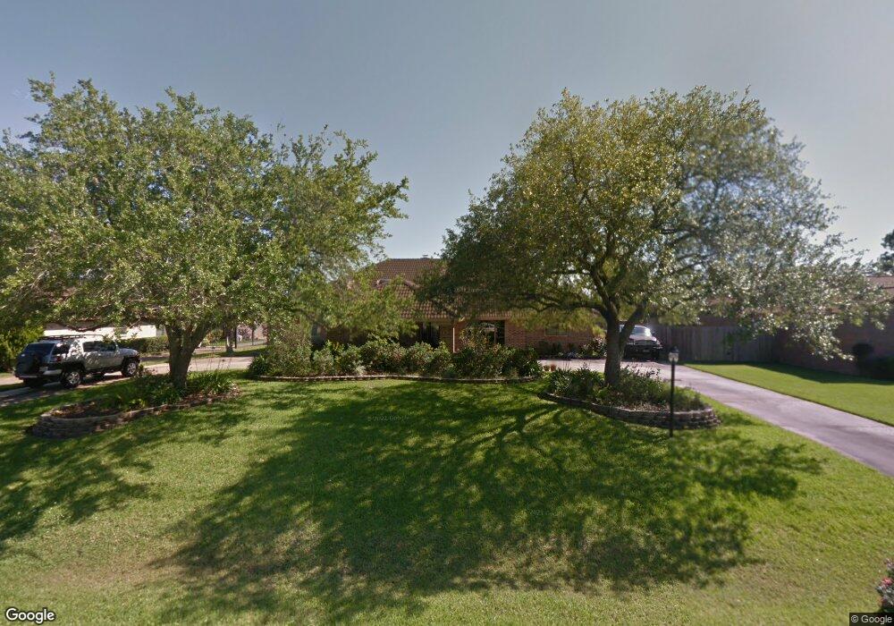 2206 Butler Dr, Friendswood, TX 77546 - photo 1