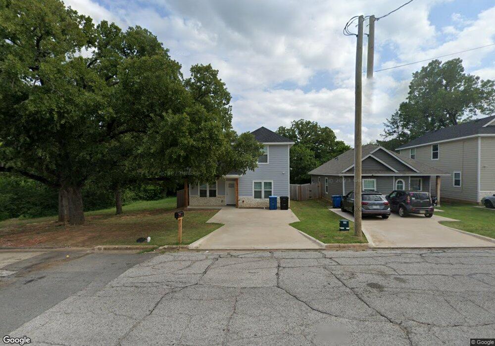 410 W Coffin St, Denison, TX 75020 - photo 1