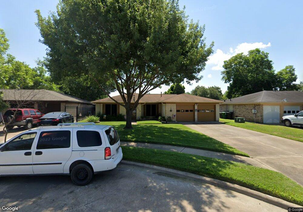 9014 Lazy River Ln, Houston, TX 77088 - photo 1