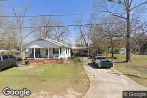 8 Oak St, Lumber City, GA 31549