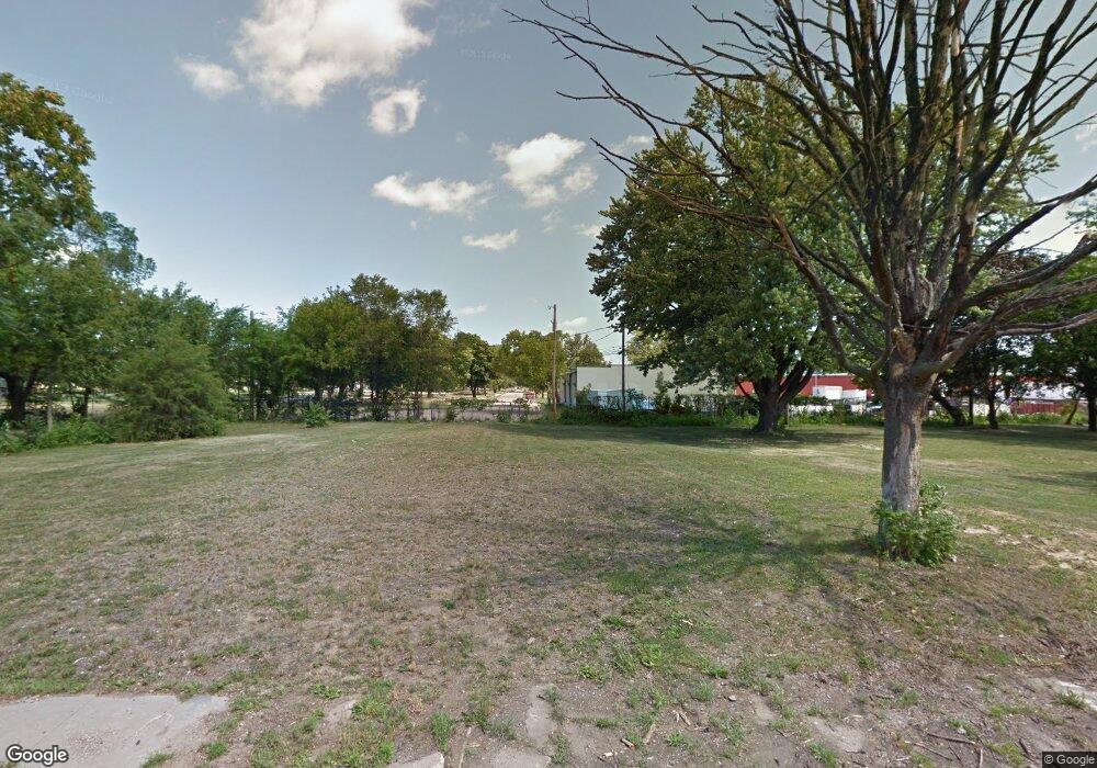 404 J Ave NW, Cedar Rapids, IA 52405 - photo 1