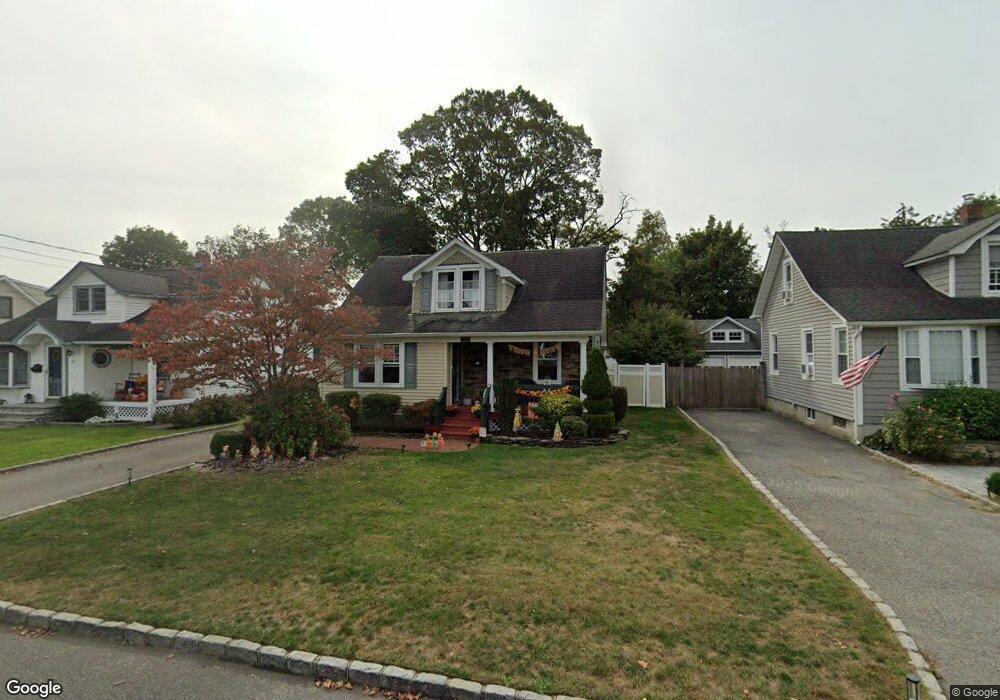 46 Hemlock St, Islip, NY 11751 - photo 1