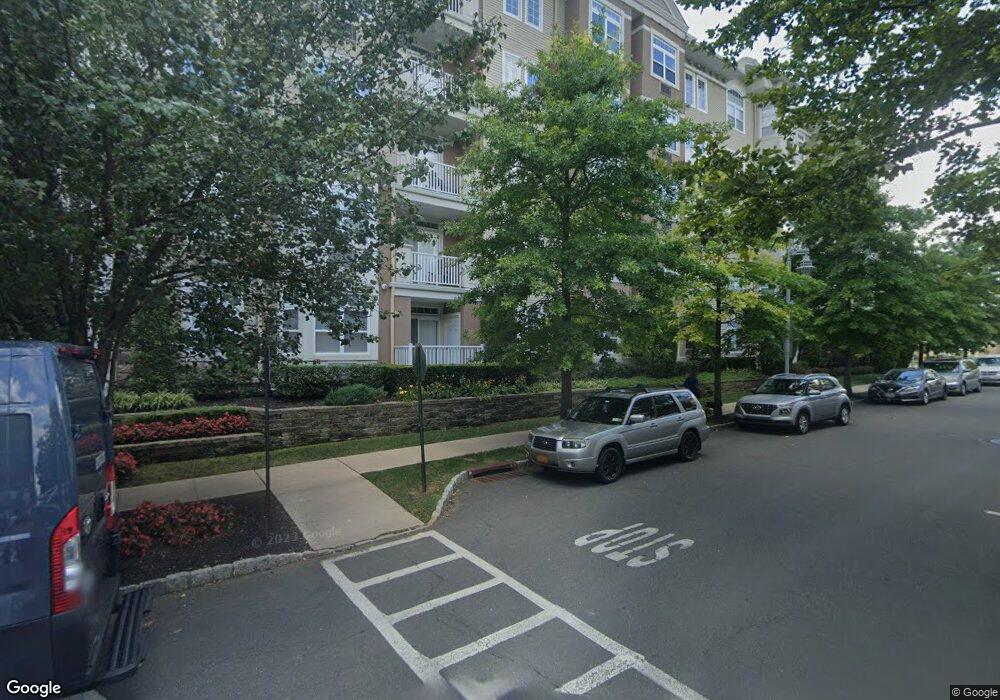 2316 Round Pointe Dr, Haverstraw, NY 10927 - photo 1