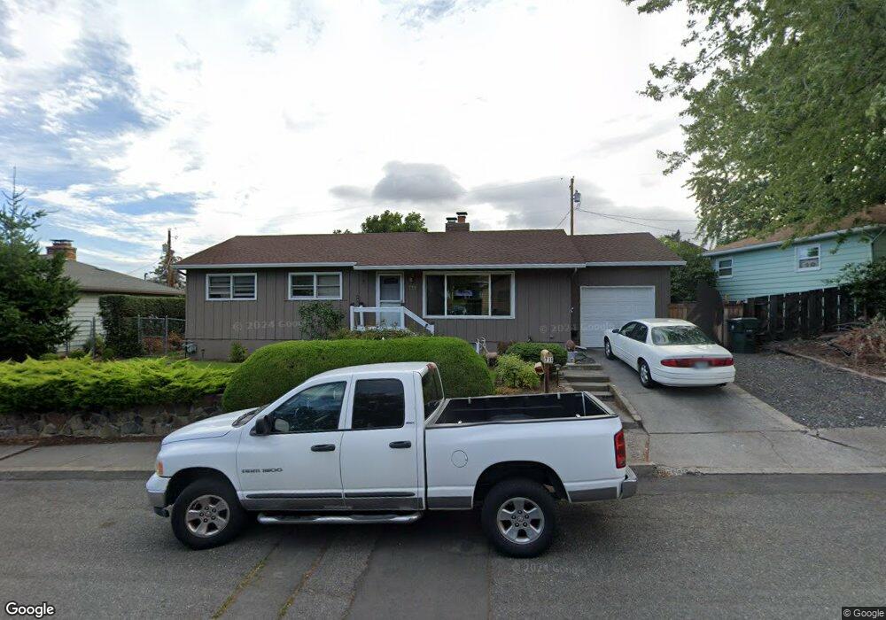 711 E 20th St, the Dalles, OR 97058 - photo 1