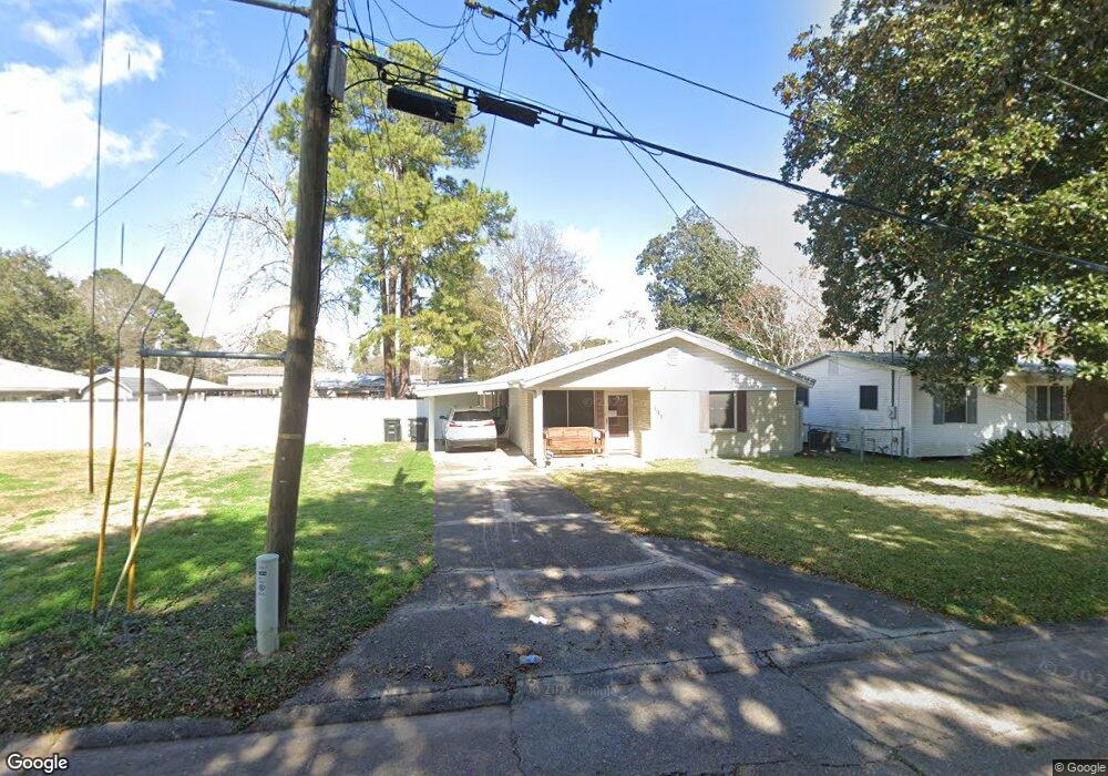 137 S Richelieu Cir, New Iberia, LA 70560 - photo 1