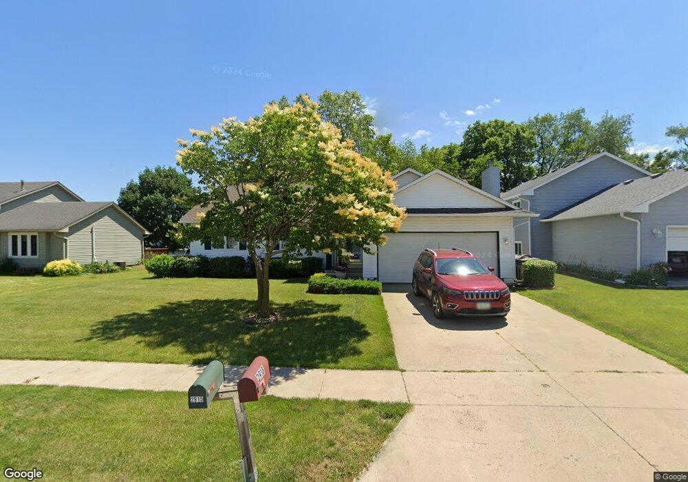 2915 Deerpath Ct, Des Moines, IA 50320 - photo 1