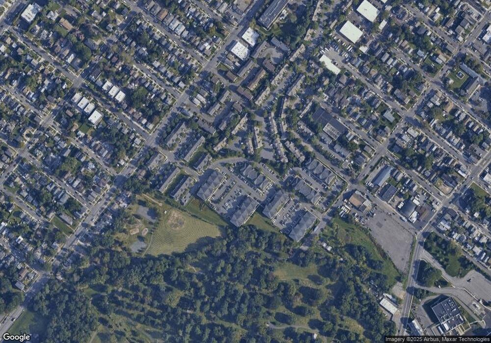 821 Cedar Ct, New Brunswick, NJ 08901 - photo 1