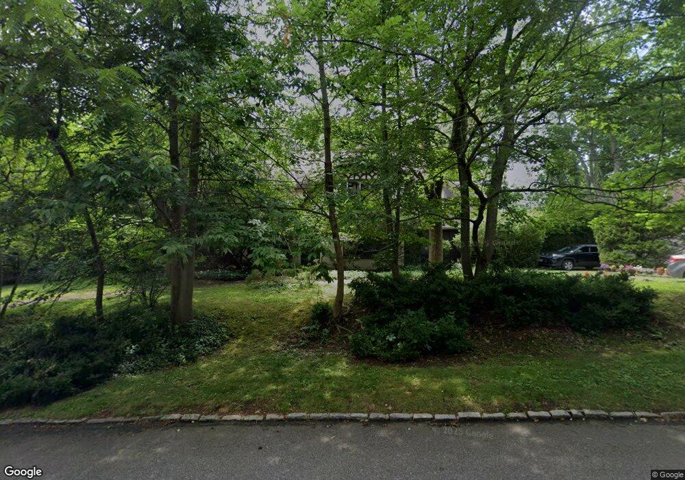 51 Circle Dr, Manhasset, NY 11030 - photo 1