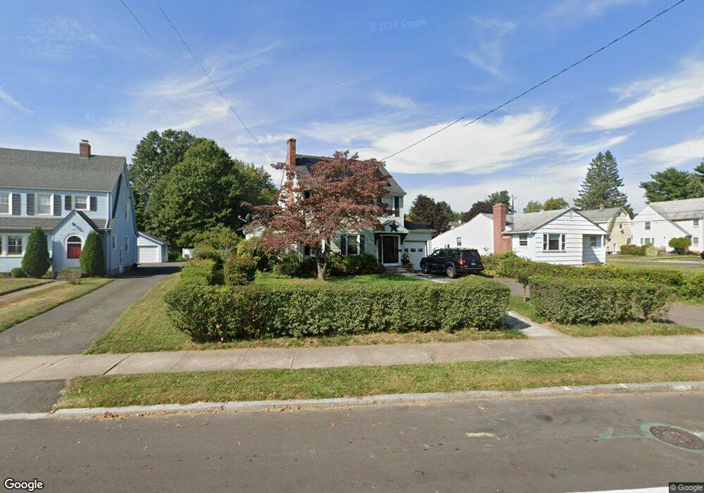 683 Quaker Ln S, West Hartford, CT 06110 - photo 1