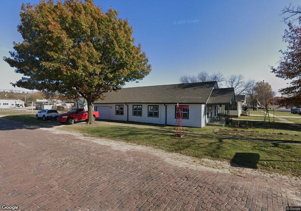 912 W Broadway St, Henryetta, OK 74437 - photo 1