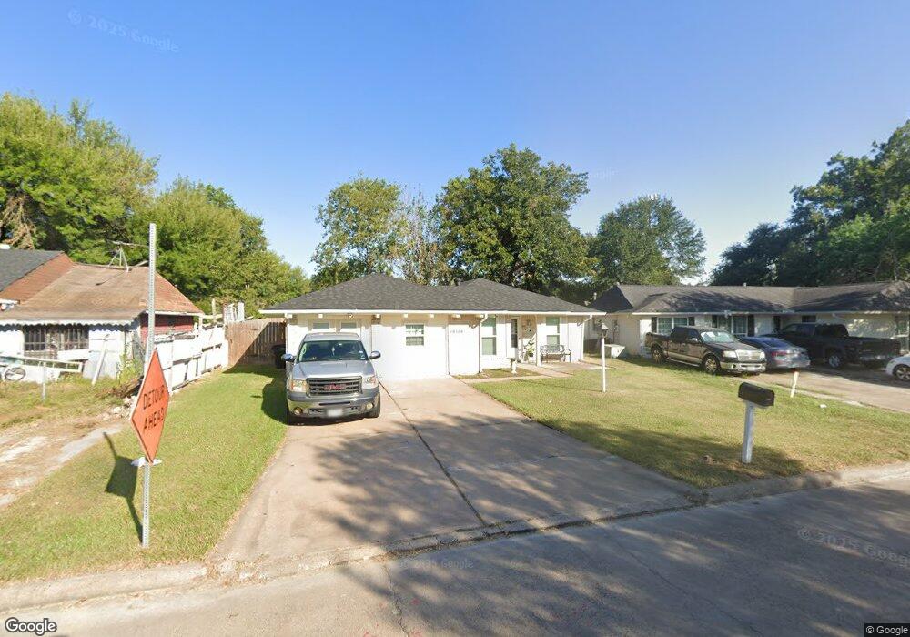 10138 Scotsbrook Dr, Houston, TX 77038 - photo 1