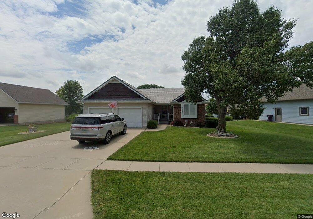 1206 Turkey Creek Dr, McPherson, KS 67460 - photo 1