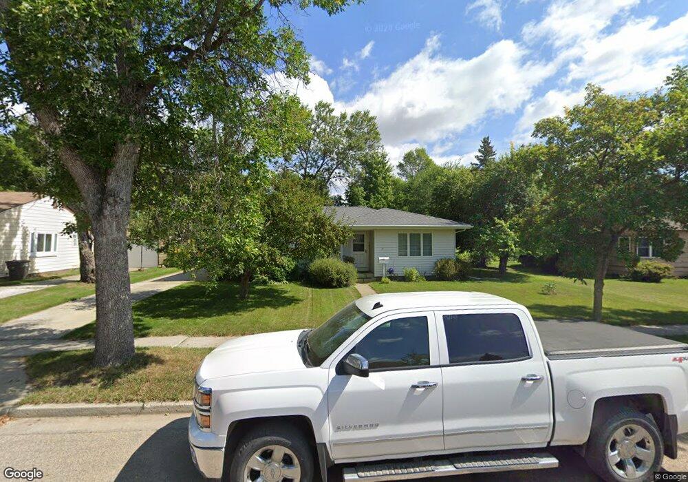 627 Nichol St, Bottineau, ND 58318 - photo 1