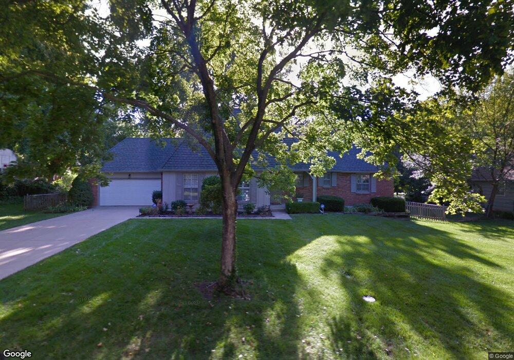 10509 Pawnee Ln, Leawood, KS 66206 - photo 1