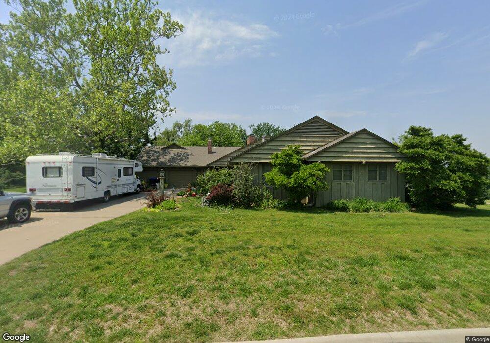 2415 SW Crestview St, Topeka, KS 66611 - photo 1