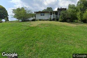 1043 Robertson Dr, Clendenin, WV 25045