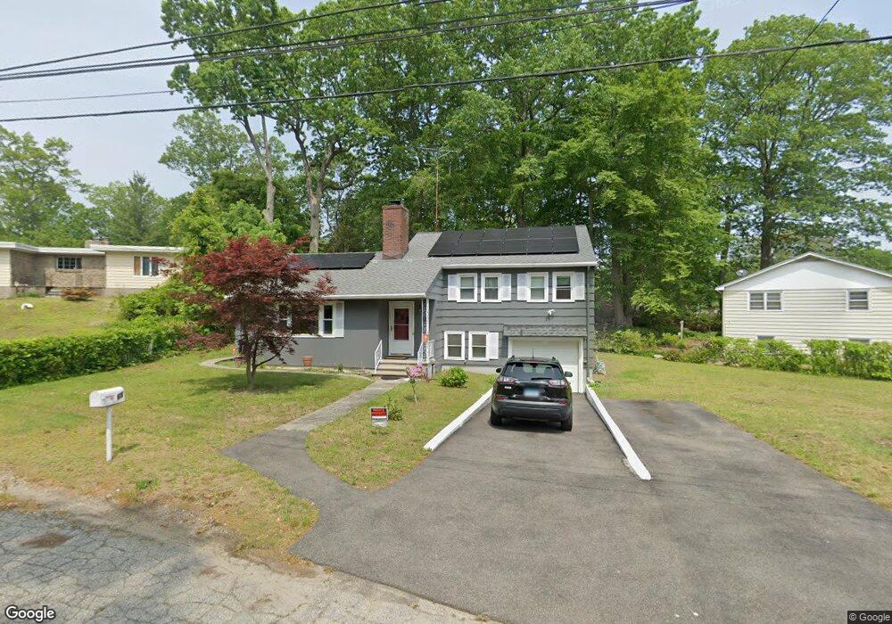 65 Wickliffe Cir, Bridgeport, CT 06606 - photo 1