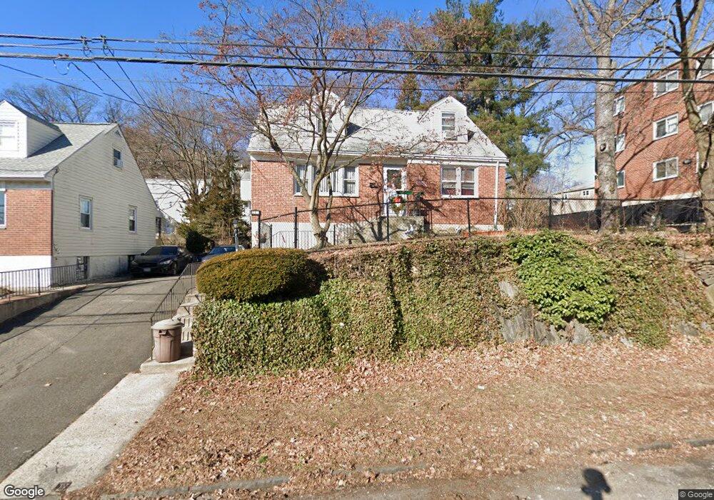 245 Woodland Ave, Yonkers, NY 10703 - photo 1