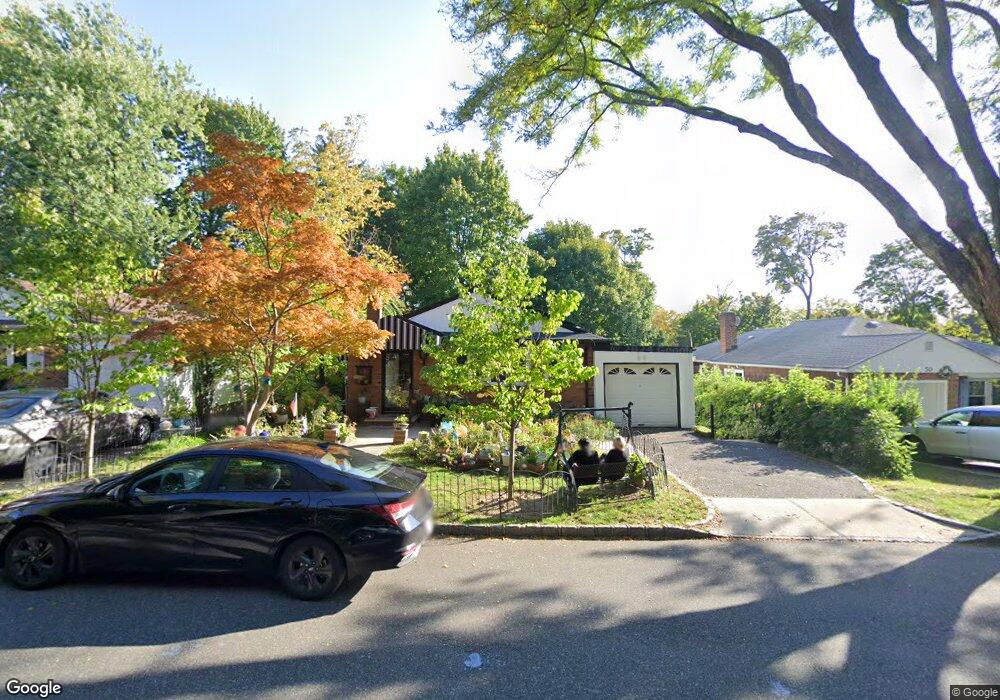 60 Susquehanna Ave, Great Neck, NY 11021 - photo 1