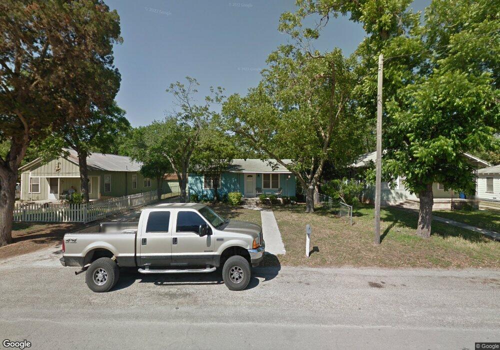 225 N Grant Ave, New Braunfels, TX 78130 - photo 1