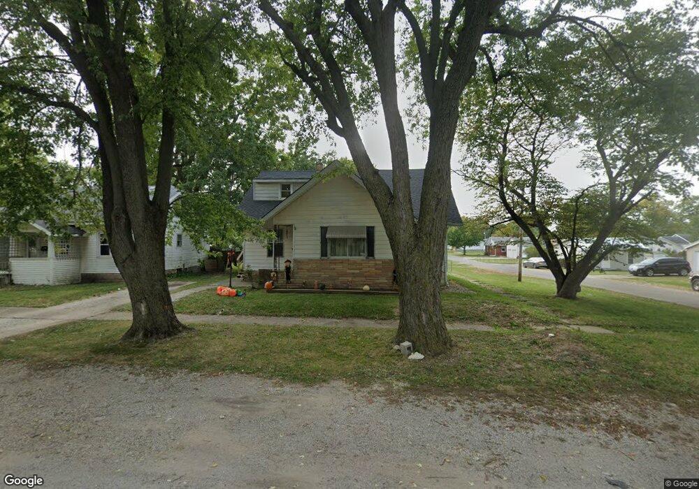821 N 11th St, Mattoon, IL 61938 - photo 1