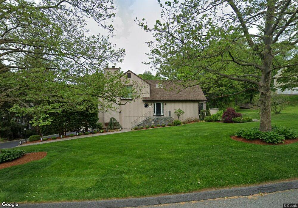 321 Putting Green Rd, Trumbull, CT 06611 - photo 1
